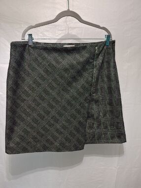 LOFT Plaid Mini Skirt in Black and Green
